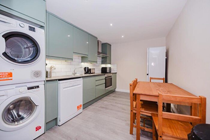 2 Bedroom Flat To Rent In P West Nicolson Street, Edinburgh, EH8