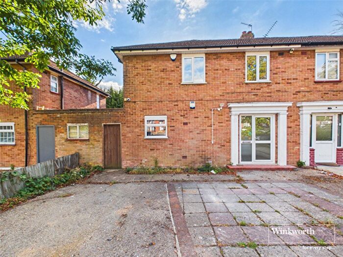 3 Bedroom Semi Detached House For Sale In Fryent Way, Kingsbury, London, NW9