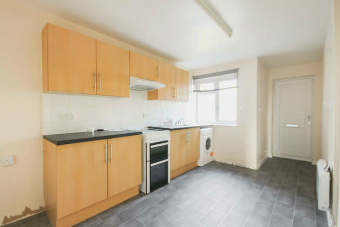1 Bedroom Flat To Rent In Station Road, CO15