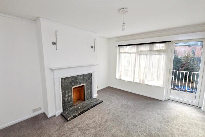 2 Bedroom Flat To Rent In South Street, Eastbourne, BN21