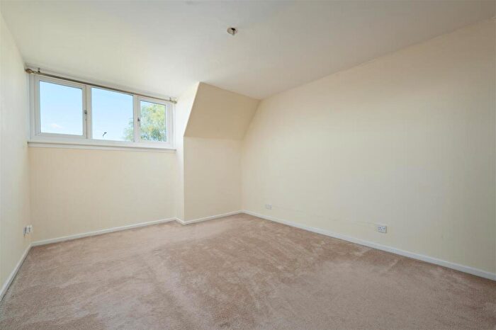 2 Bedroom Semi-Detached House For Sale In Evershed Drive, Dunfermline, KY11