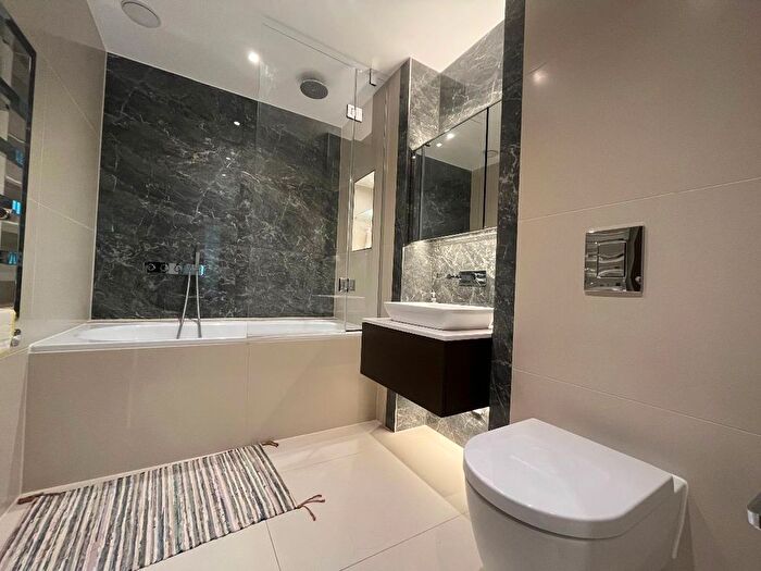 2 Bedroom Flat To Rent In Sherrin House, Warwick Lane, London, W14