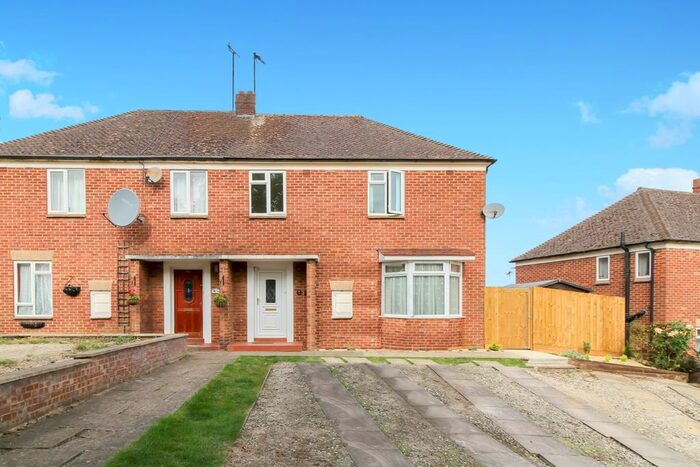 3 Bedroom Semi-Detached House To Rent In Hightown Road, Banbury, OX16