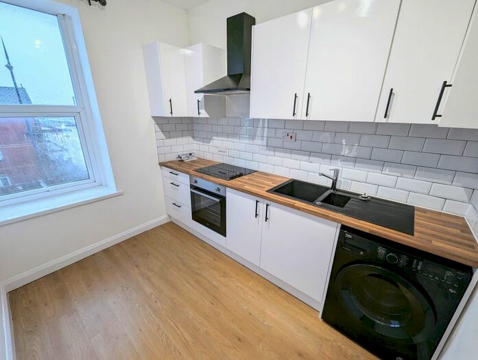 2 Bedroom Flat To Rent In Commercial Road, Newport, NP20