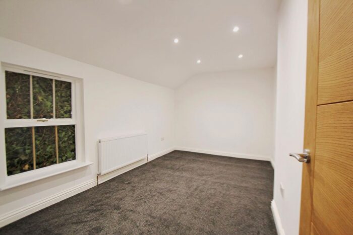 3 Bedroom Flat To Rent In High Road, Chigwell, IG7
