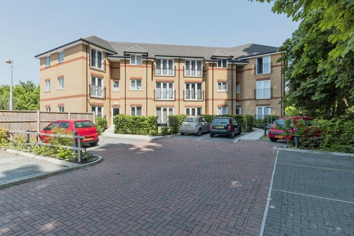 1 Bedroom Flat For Sale In Pix Court, Arlesey, SG15