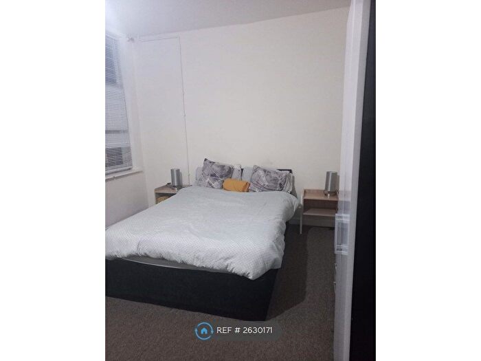 1 Bedroom Flat To Rent In Colwick Road, Nottingham, NG2