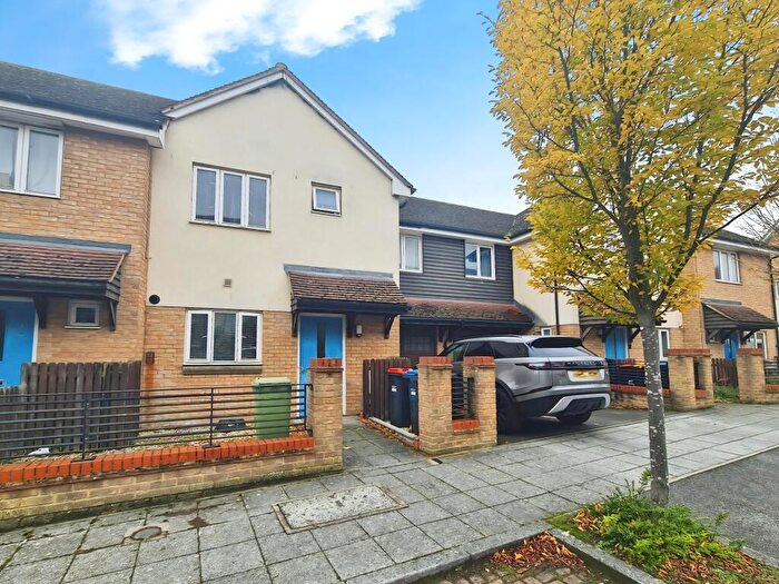 3 Bedroom Semi Detached House For Sale In Cavan Way, Milton Keynes, MK10