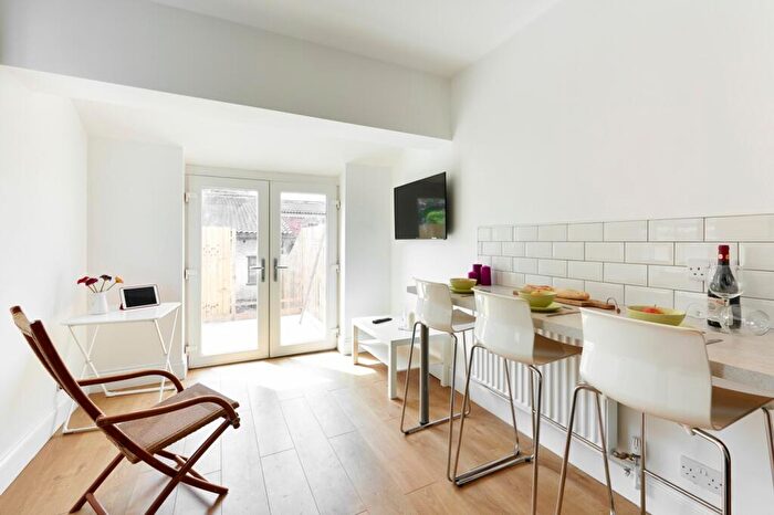 5 Bedroom House To Rent In Churchill Road, Bristol, BS4