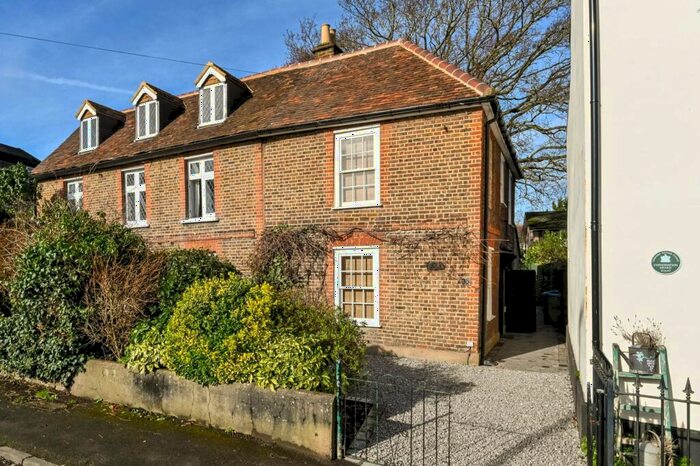 2 Bedroom Cottage To Rent In Bridge Road, East Molesey, KT8