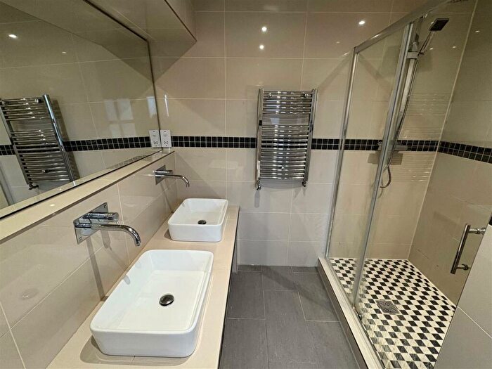 4 Bedroom Detached House For Sale In Reva Syke Road, Clayton, Bradford, BD14