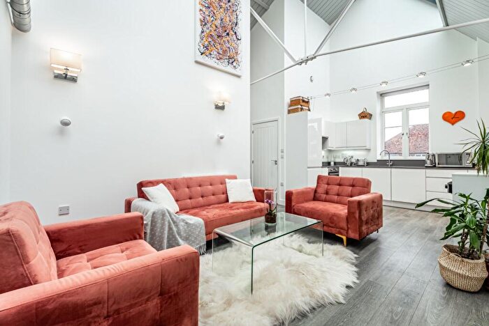 2 Bedroom Apartment For Sale In Sutton Road, St. Albans, Hertfordshire, AL1