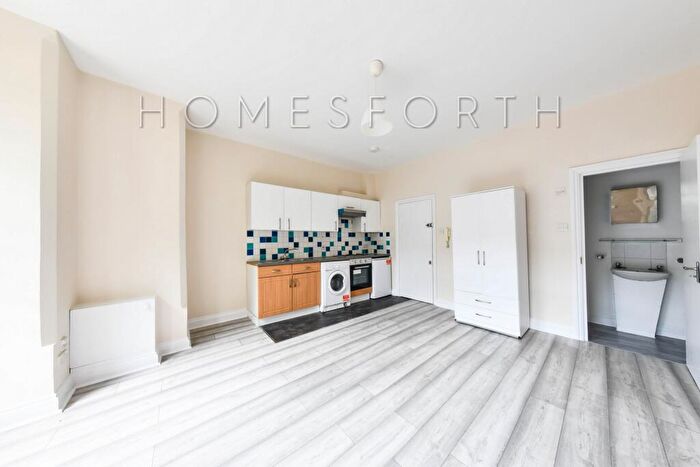 Studio To Rent In Grosvenor Gardens, Willesden Green, NW2