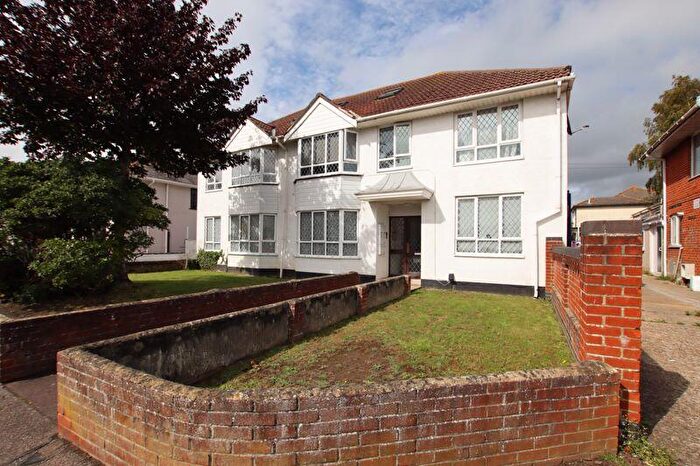 2 Bedroom Flat To Rent In Christchurch, BH23