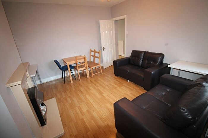 2 Bedroom Flat To Rent In Biddlestone Road, Newcastle Upon Tyne, NE6