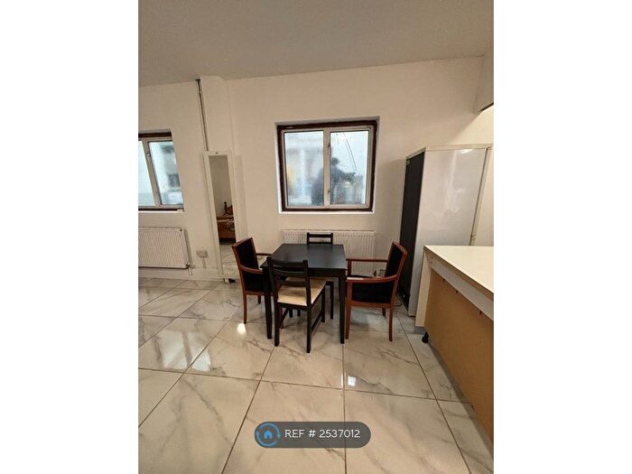 Studio To Rent In High Road, London, NW10