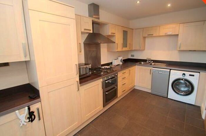 2 Bedroom Town House To Rent In (En-suites), Quainton Road, Freemans Meadow, Leicester, LE2