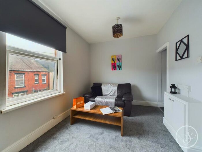 3 Bedroom Terraced House For Sale In Hillcrest View, LS7