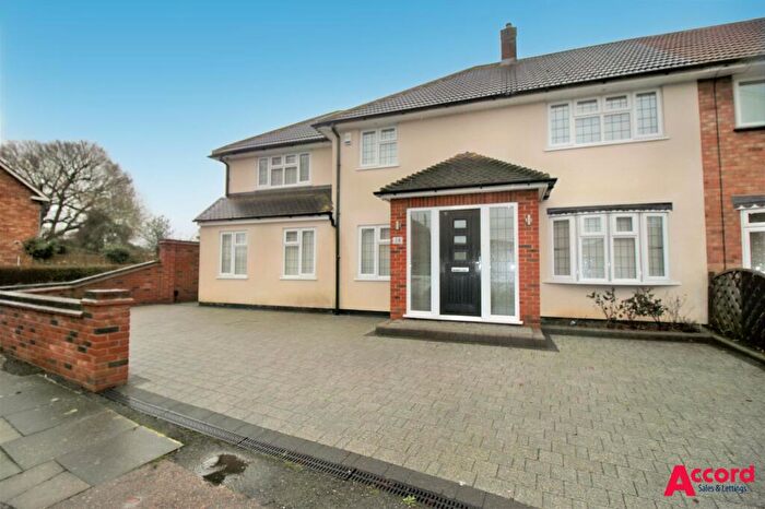 4 Bedroom Property To Rent In Quennell Way, Hutton, CM13