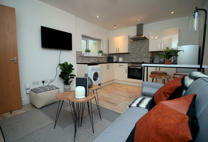 2 Bedroom Serviced Apartments To Rent In D Lower Cathedral Road, Caerdydd, Caerdydd, CF11