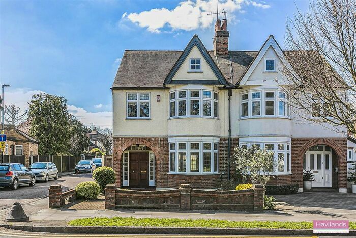 3 Bedroom Semi-Detached House To Rent In Old Park Avenue, Enfield, EN2