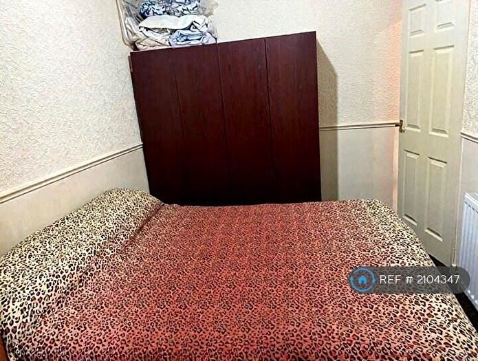 2 Bedroom End Of Terrace House To Rent In Dane Street, Oldham, OL4