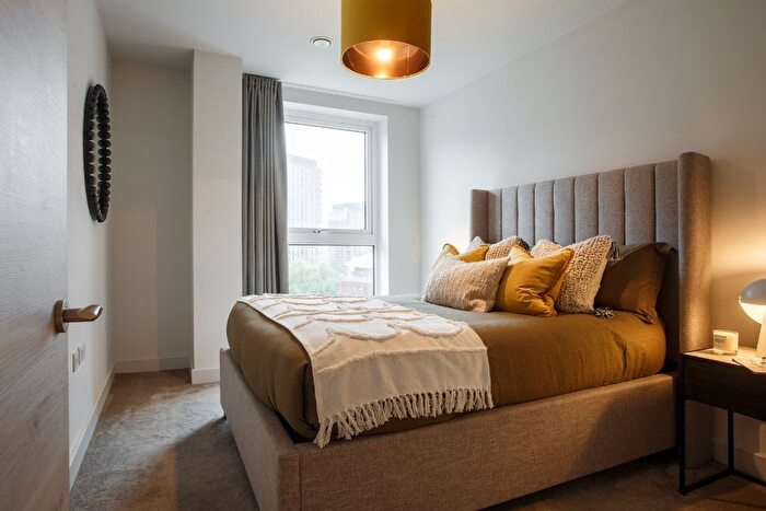 3 Bedroom Flat To Rent In Rochdale Road, Manchester, M4