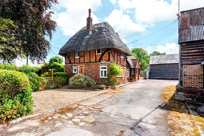 3 Bedroom Detached House For Sale In Church Road, Totternhoe, Dunstable, Bedfordshire, LU6