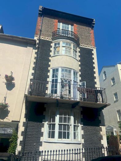 Flat To Rent In Upper Rock Gardens, Brighton, BN2
