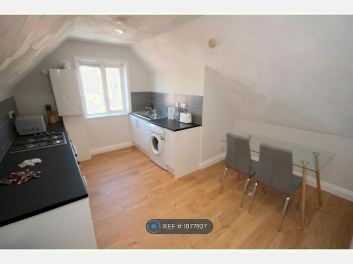 2 Bedroom Flat To Rent In Randolph Road, Bournemouth, BH1