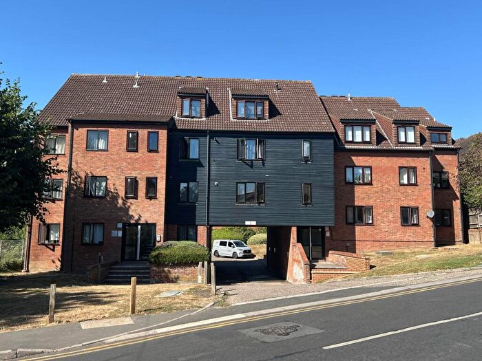 2 Bedroom Flat For Sale In Kavanaghs Court, Kavanaghs Road, Brentwood, CM14