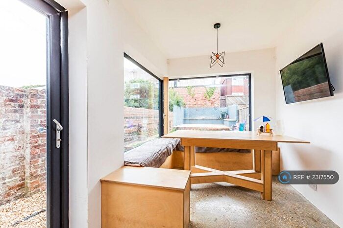 6 Bedroom Terraced House To Rent In Brompton Road, Southsea, PO4