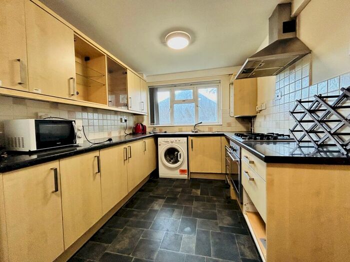 2 Bedroom Flat To Rent In St. Swithins Close, Derby, DE22