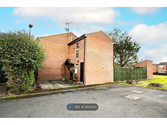 3 Bedroom Semi-Detached House To Rent In Cherwell Road, Aylesbury, HP21