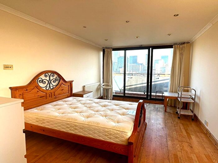 3 Bedroom Flat To Rent In Lindfield Street, Poplar/London, E14