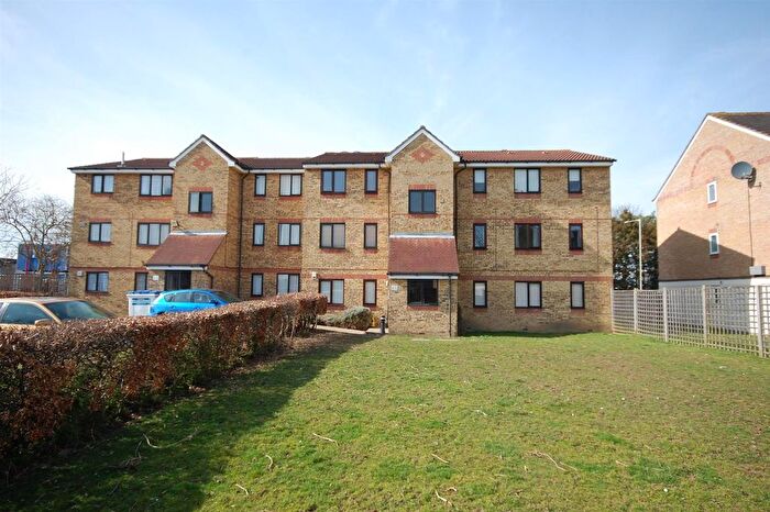 2 Bedroom Flat To Rent In Sark House, Scammell Way, WD18