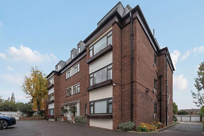 1 Bedroom Flat For Sale In Castlebar Road, Ealing, London, W5