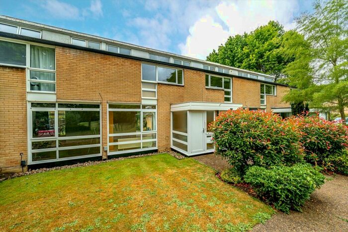 3 Bedroom House To Rent In Weymede, Byfleet, West Byfleet, KT14