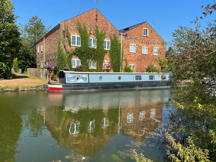 3 Bedroom Semi-Detached House For Sale In Wharf Lane, Dudswell, Berkhamsted, HP4