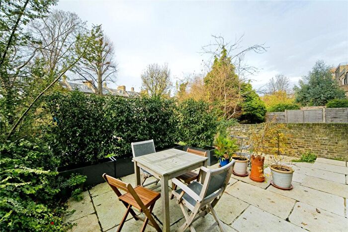 2 Bedroom Apartment To Rent In Highbury Hill, Highbury, London, N5