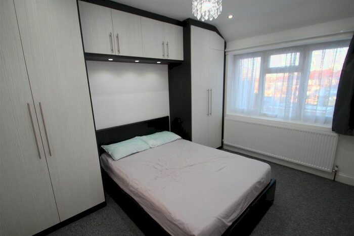 2 Bedroom Property To Rent In Woodstock Gardens, Hayes, UB4