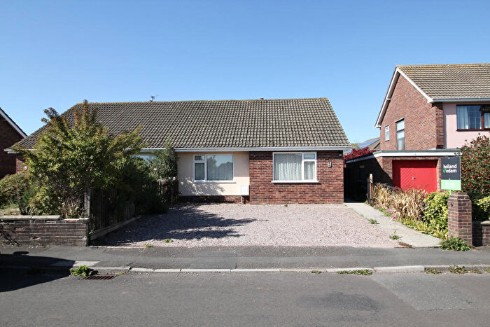 2 Bedroom Semi-Detached Bungalow For Sale In Leigh Furlong Road, Street, BA16