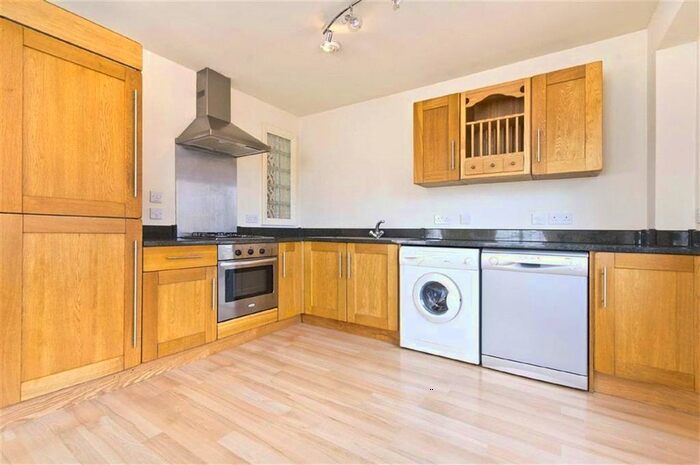 2 Bedroom Flat To Rent In Raleigh Street, Nottingham, Nottinghamshire, NG7