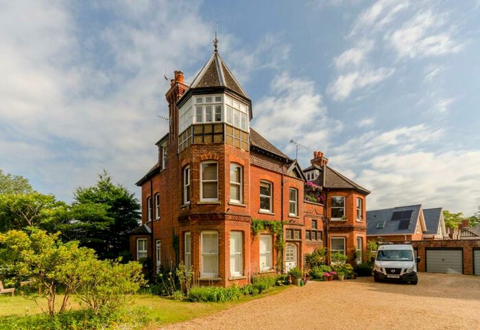 2 Bedroom Flat To Rent In Epsom Road, Guildford, GU1