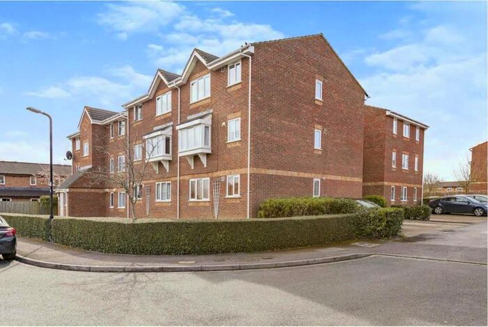1 Bedroom Flat To Rent In Walpole Road, Burnham, Slough, SL1