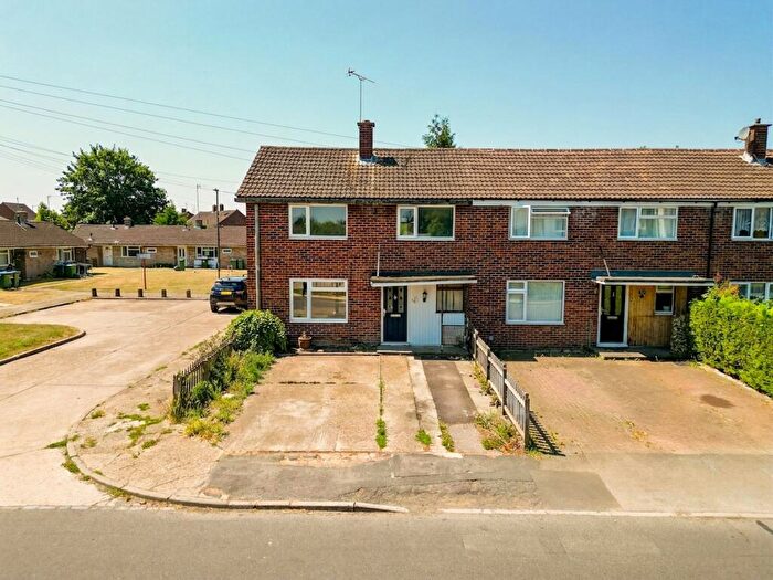 3 Bedroom End Of Terrace House For Sale In Chaloner Place, Aylesbury, HP21