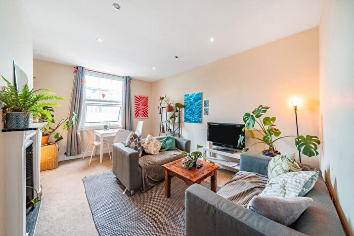 2 Bedroom Flat To Rent In Clapham Manor Street, Clapham Common, London, SW4