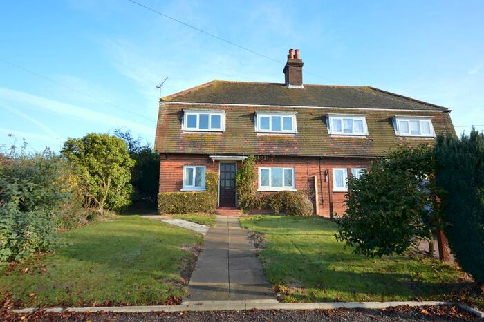 3 Bedroom Semi-Detached House To Rent In Hastingwood Rd, Harlow, Essex, CM17