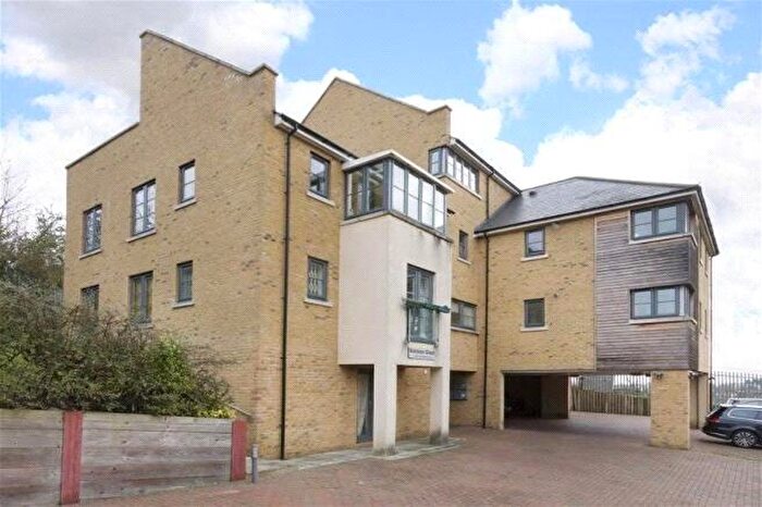 Apartment To Rent In Rye Hill Park, London, SE15