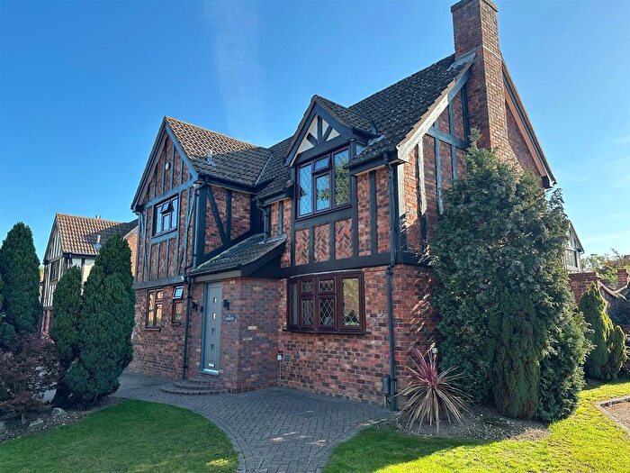 4 Bedroom Detached House For Sale In Erica Close, Locks Heath, SO31